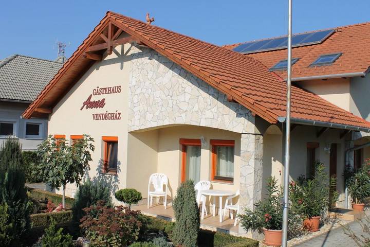 Ferienwohnung für 2 Personen, mit Garten und Ausblick in Bük