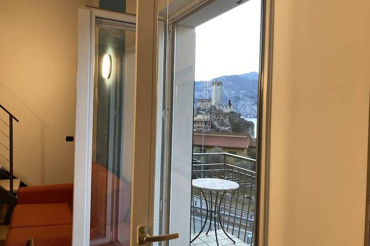 Appartamento intero, App con 2 camere ideal e per 4 persone con vista lago e parcheggio privato in Malcesine, Prealpi Gardesane