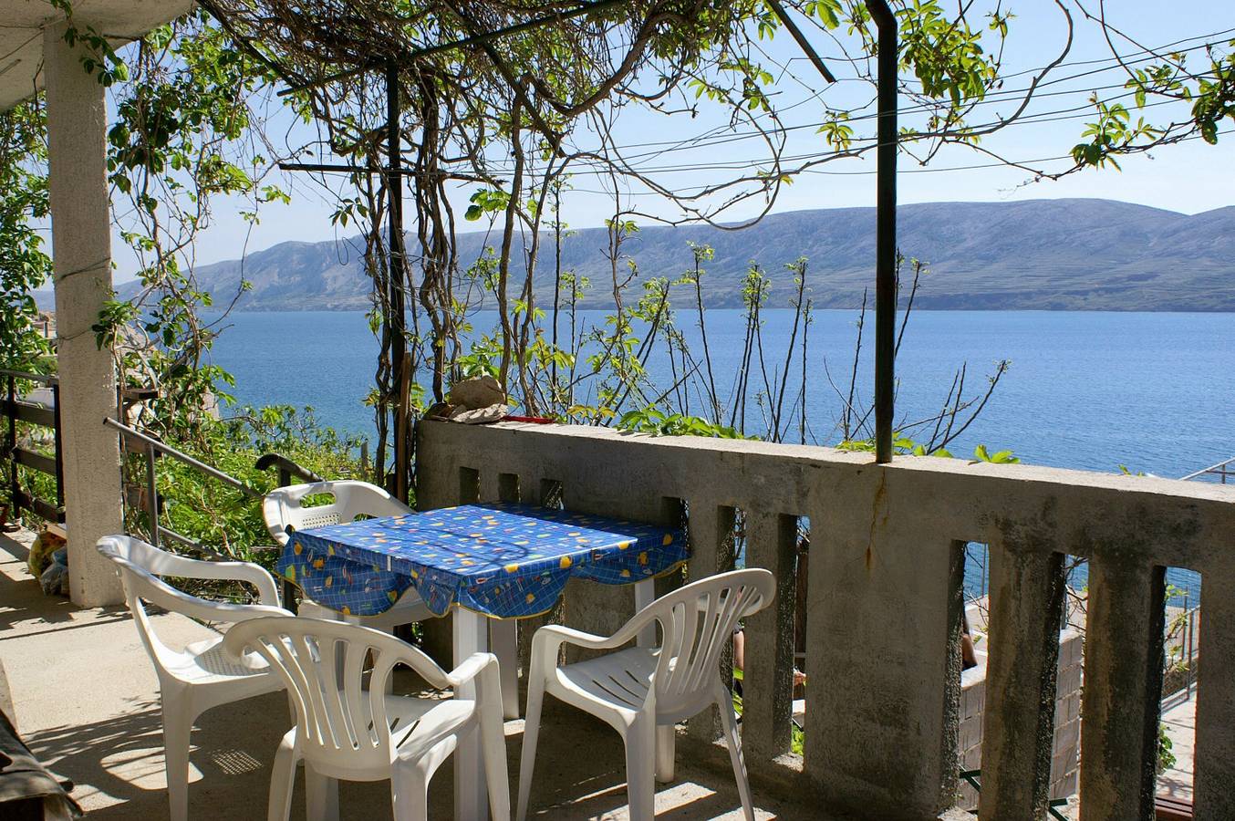 Ganze Wohnung, 1-Zimmer-Ferienwohnung mit Terrasse und Meerblick Zubovici (Pag) A-241-c in Zubovići, Pag