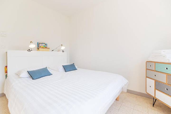 Location de vacances pour 12 personnes, avec piscine ainsi que terrasse et jardin à Manduel - 3