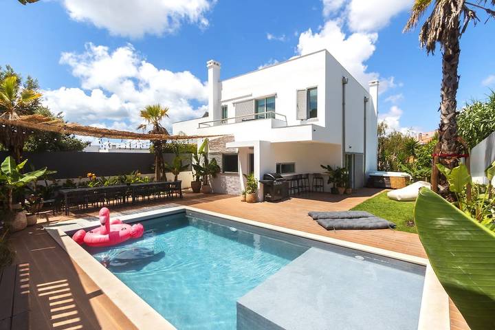 Casa de férias para 10 pessoas, com Jacuzzi e Jardim e ainda Piscina em Paço de Arcos