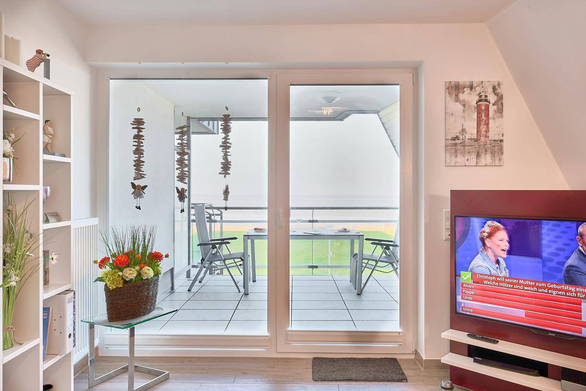 Ganze Wohnung, Haus Düne 1 Ferienwohnung 12 - 2 Schlafzimmer, 2 Duschbäder, 2 Balkone - voller Meerblick + Strandkorb von Mai-Oktober in Duhnen, Cuxhaven