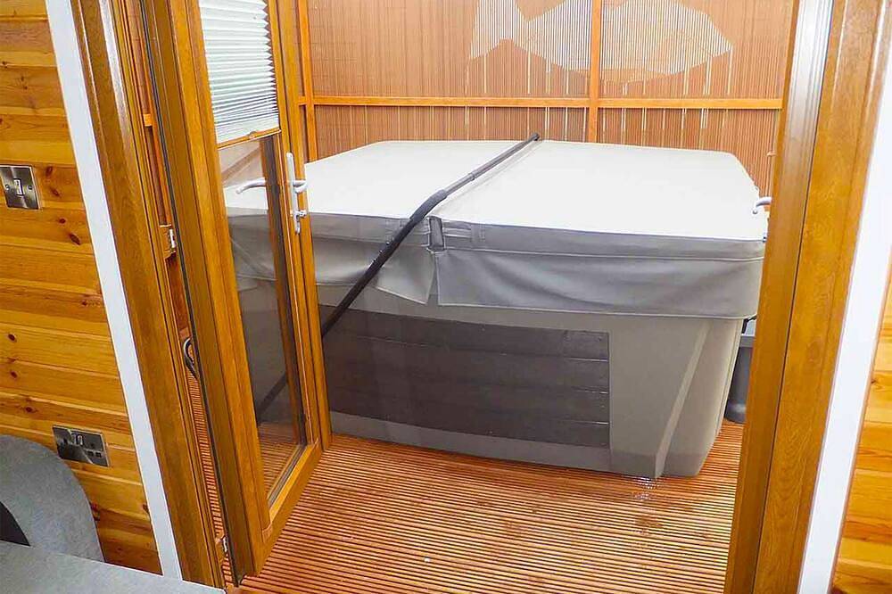 Pod 3 with Countryside view and Hot Tub in Norfolk
