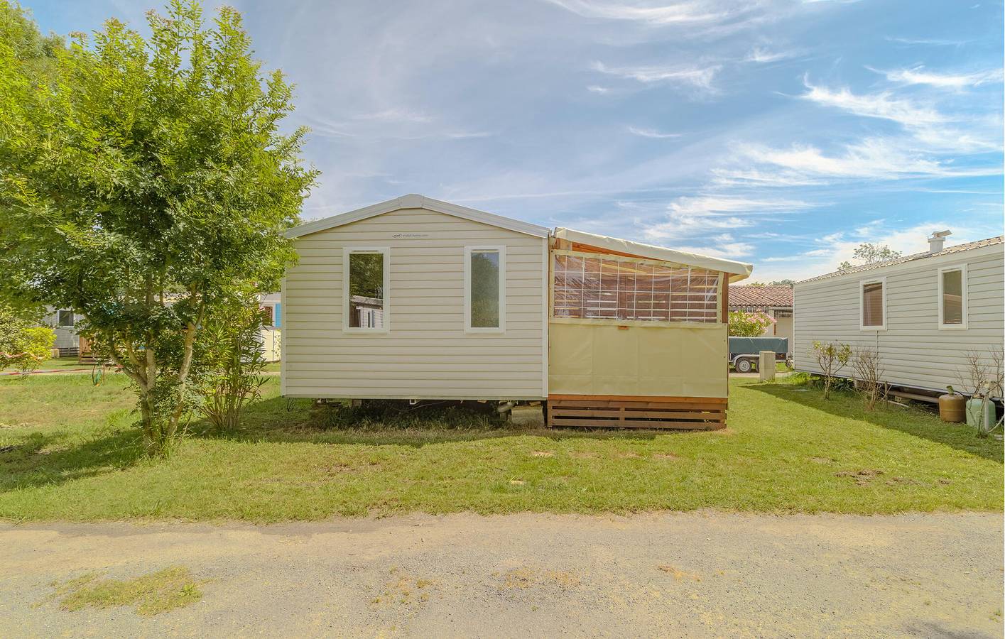 Mobil-home confortable avec piscine, jardin et parking à 1 km de La Grande Conche in Saint-Georges-de-Didonne, Côte de Beauté