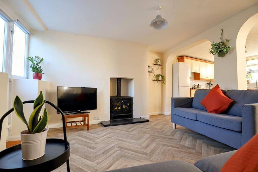 Four-Bedroom House in Folkestone, Kent