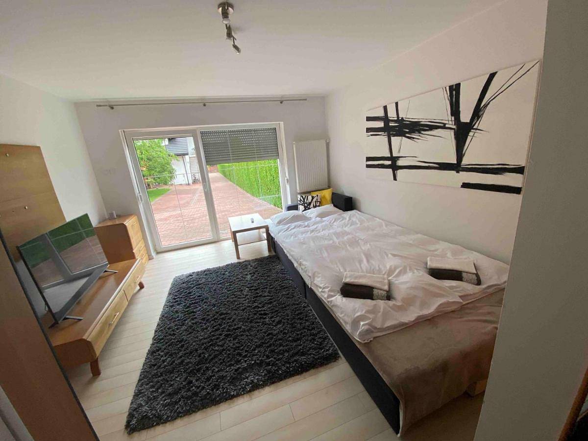Cały apartament, Kleine weisse Doppelhaushälfte in Częstochowa, Śląsk
