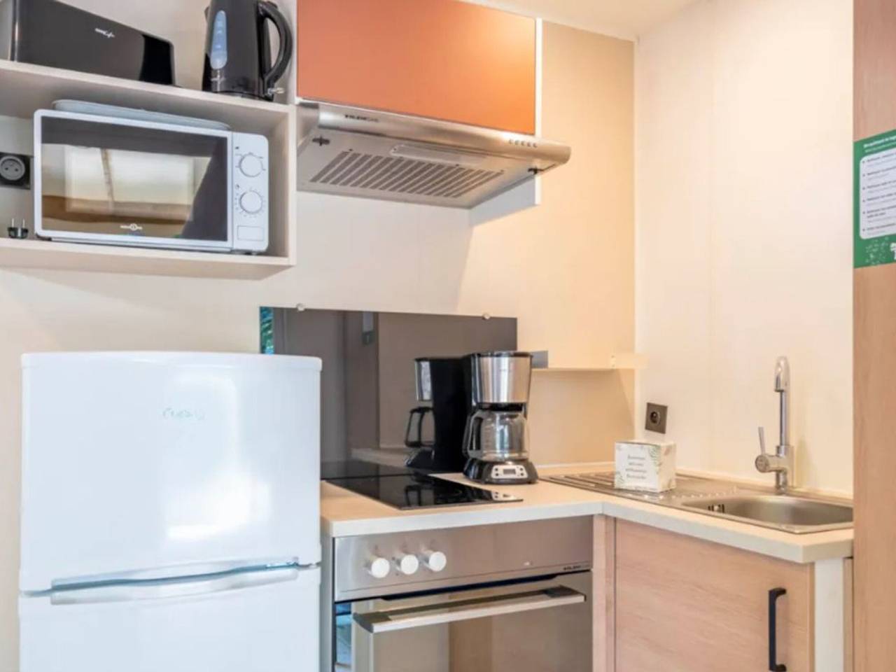 Mobilheim mit Terrasse in Rivedoux-Plage in Rivedoux-Plage, Ile de Re