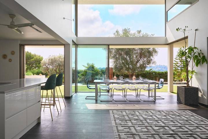 Maison d’hôte pour 10 personnes, avec terrasse et vue ainsi que piscine et sauna à Vallauris - 3