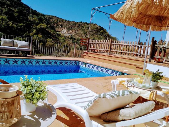 Casa de vacaciones para 15 personas, con piscina además de terraza y vistas, Se admiten mascotas en Vega de Granada - 2