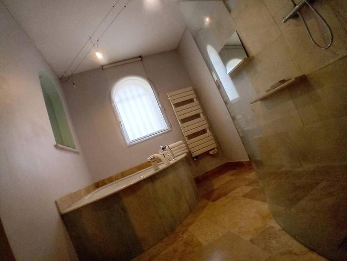 Location de vacances pour 6 personnes, avec jardin ainsi que jacuzzi et piscine, animaux acceptés à Entraigues-sur-la-Sorgue - 3