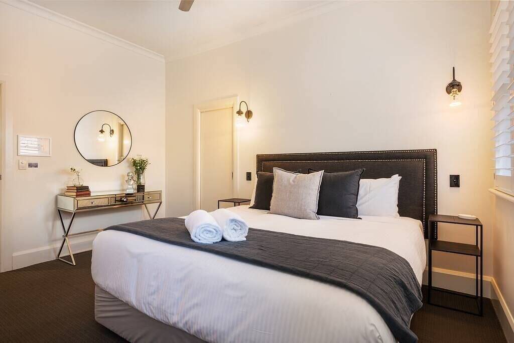 Micah House Central Mudgee Art Deco Hideaway in Mudgee, Mid-Western Regional Council