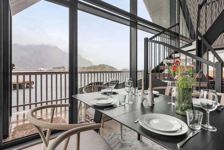 Gîte pour 13 personnes, avec vue et balcon dans Henningsvær