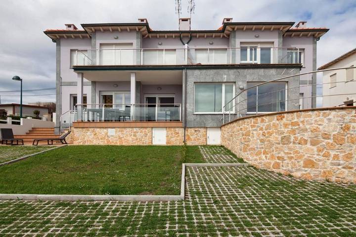 Gîte pour 6 personnes, avec vue ainsi que terrasse et jardin à Suances - 2