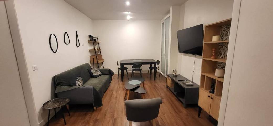 Location de vacances pour 5 personnes, avec terrasse et jardin à Villemomble