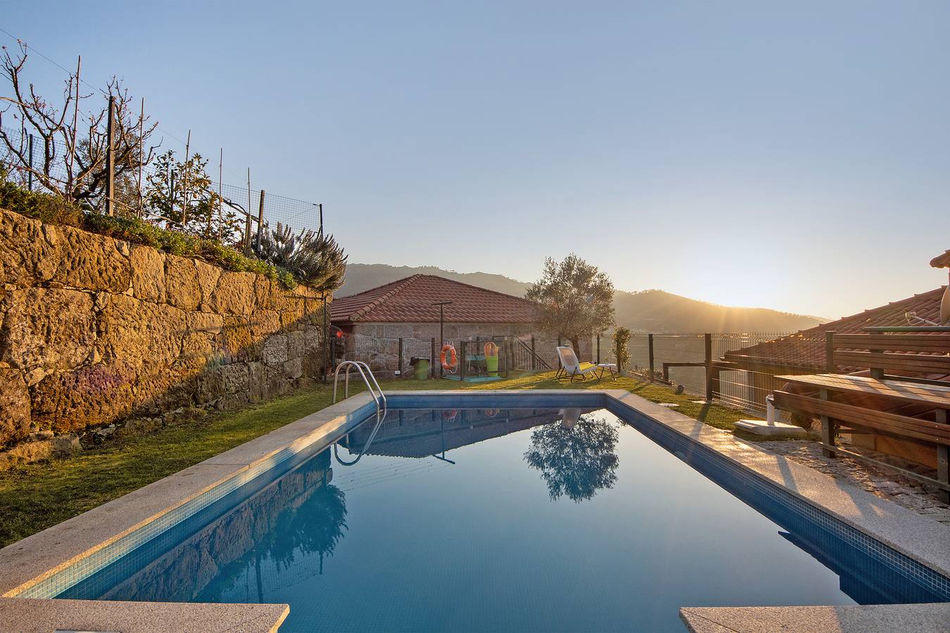 Country House 'Quinta Do Sonho' with Mountain View, Wi-Fi and Air Conditioning in Resende, Douro Valley
