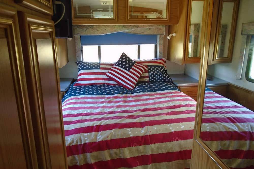 Private hot tub with 1990,s  American motorhome in North Yorkshire