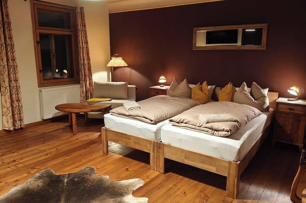 Ganze Wohnung, Ferienwohnung Künstlerbude, 2 Schlafzimmer, Balkon, Gartenblick, Sauna in Greiz, Region Greiz