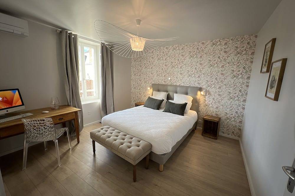 Entire apartment, Babolène Shabby Suite in Villefranche-de-Rouergue, Massif Central