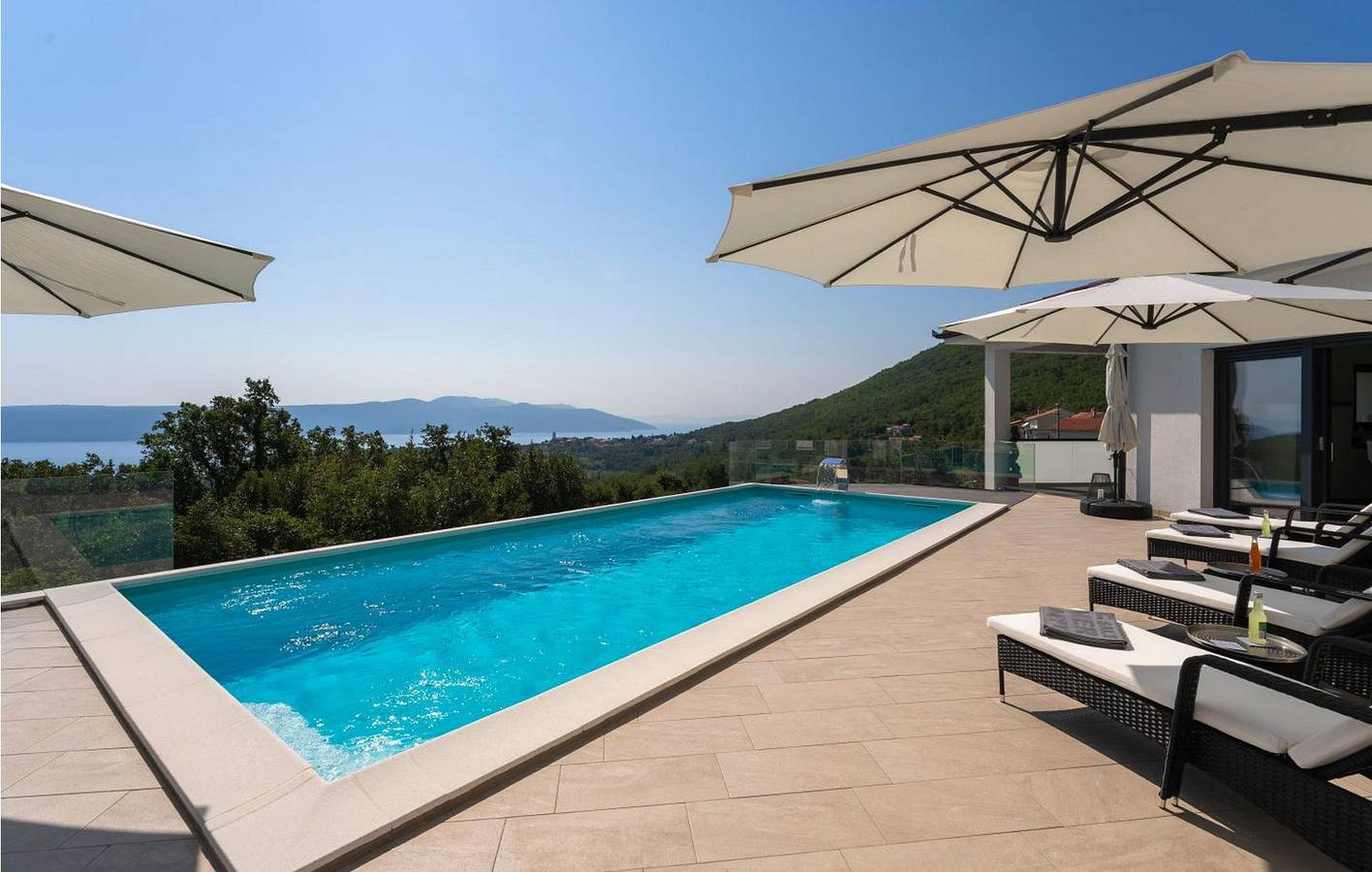 Gemütliche 1-Zimmer-Wohnung mit Meerblick, Pool und in der Nähe des Strandes von Brsec in Martina (Kvarner Bucht), Moscenicka Draga