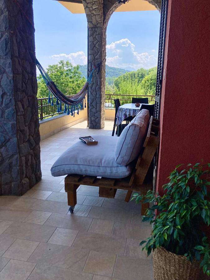 Gîte pour 5 personnes, avec Balcon et Terrasse ainsi que Jardin et Vue à Caraglio
