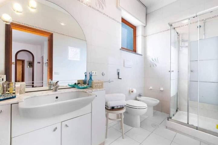 Appartement entier, Glamour House Sorrento - Welcoming and Relaxing with Garden View in Piano di Sorrento, Sorrento Coast