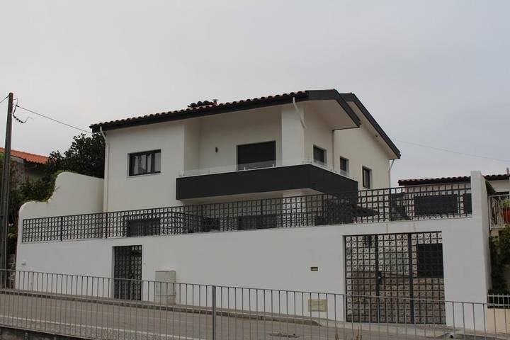 Location de vacances pour 12 personnes, avec vue et bassin pour enfant ainsi que piscine et balcon à Arouca - 2