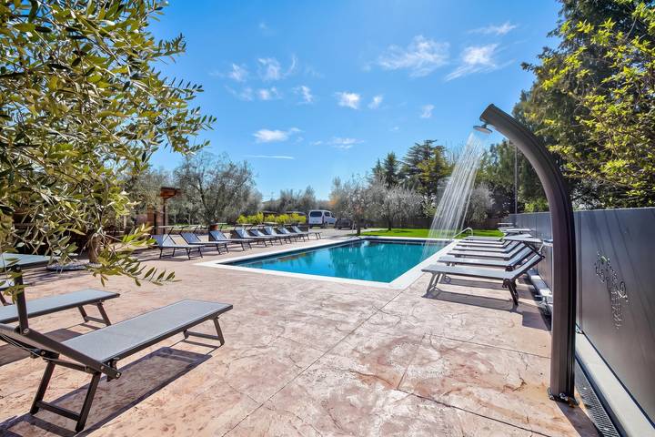Apartamento entero, Residenza Lugana Pool & Garden in Peschiera Apt 5 in Peschiera del Garda, Montañas Garda
