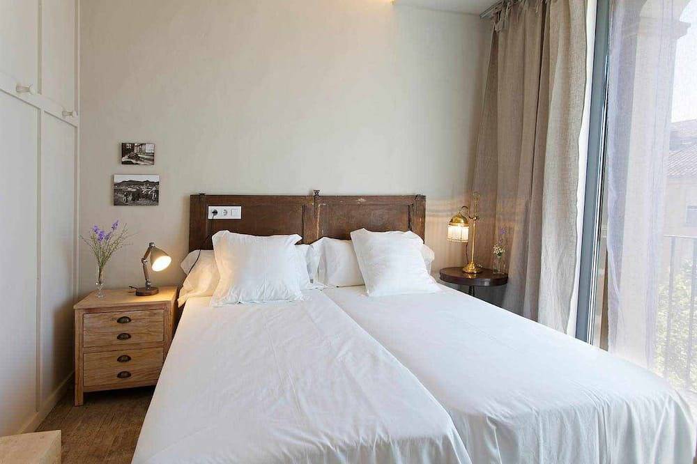Apartamento entero, Picapedrer, con acceso a la piscina interior in Olot, Parc Natural de Zona Volcànica de la Garrotxa