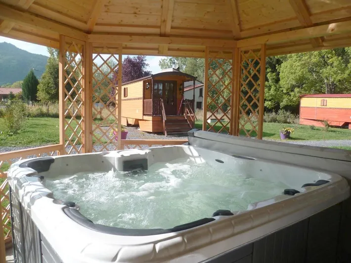 Parque de vacaciones para 2 personas, con jacuzzi además de jardín y sauna - 1