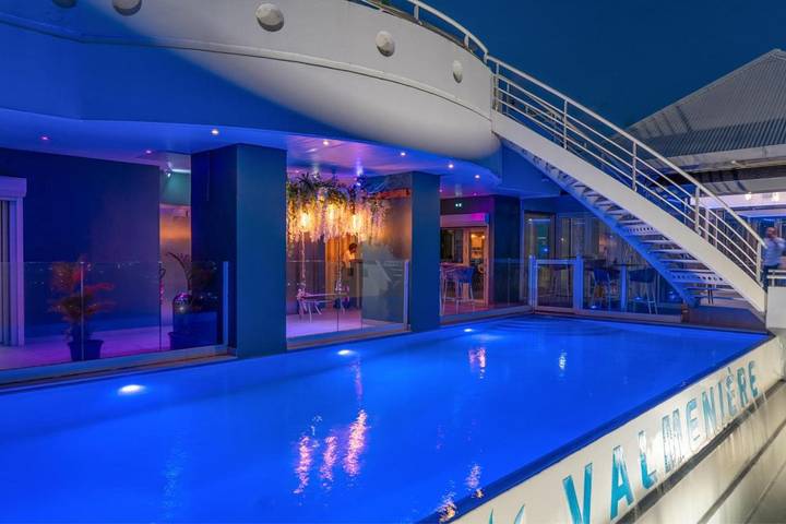 Hôtel pour 3 personnes, avec piscine et jardin ainsi que sauna et vue