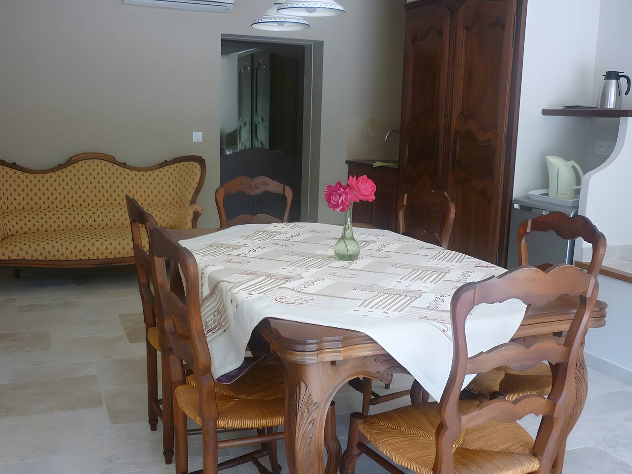 Chambre « Frédéric Mistral », La Bastide des Mereuilles avec terrasse privée, Wi-Fi et climatisation in Orange, Vaucluse