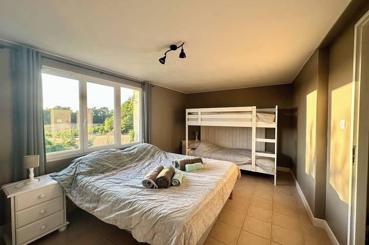 Spacious cottage with air conditioning, wood fire & panoramic views - pool shared in Monflanquin, Región de Villeneuve-sur-Lot