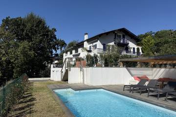 Location De Vacances pour 12 Personnes dans Ciboure, Côte Basque, Photo 1