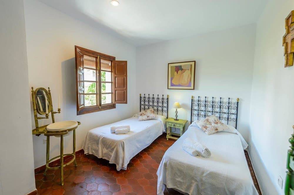 Holiday House with Large Private Pool in Alcaucín, Málaga Province