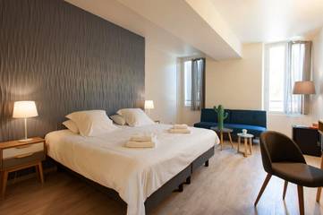 Hôtel pour 3 personnes, avec terrasse et vue à Collobrières