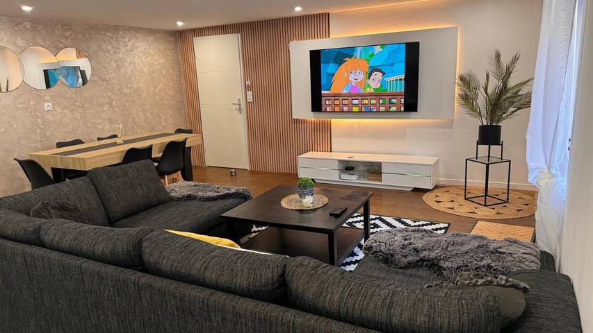 Gîte pour 10 personnes, avec jardin, animaux acceptés dans Champsevraine - 2