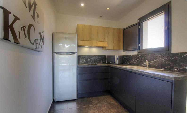 Gîte pour 4 personnes, avec piscine ainsi que jardin et terrasse à Bonifacio - 3