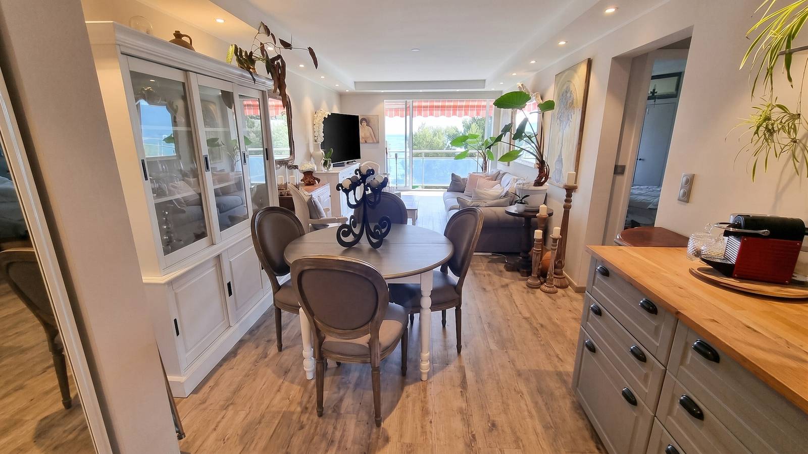 Appartement entier, Appartement lumineux avec jacuzzi à Cannes 60 m² in Cannes La Bocca, Cannes