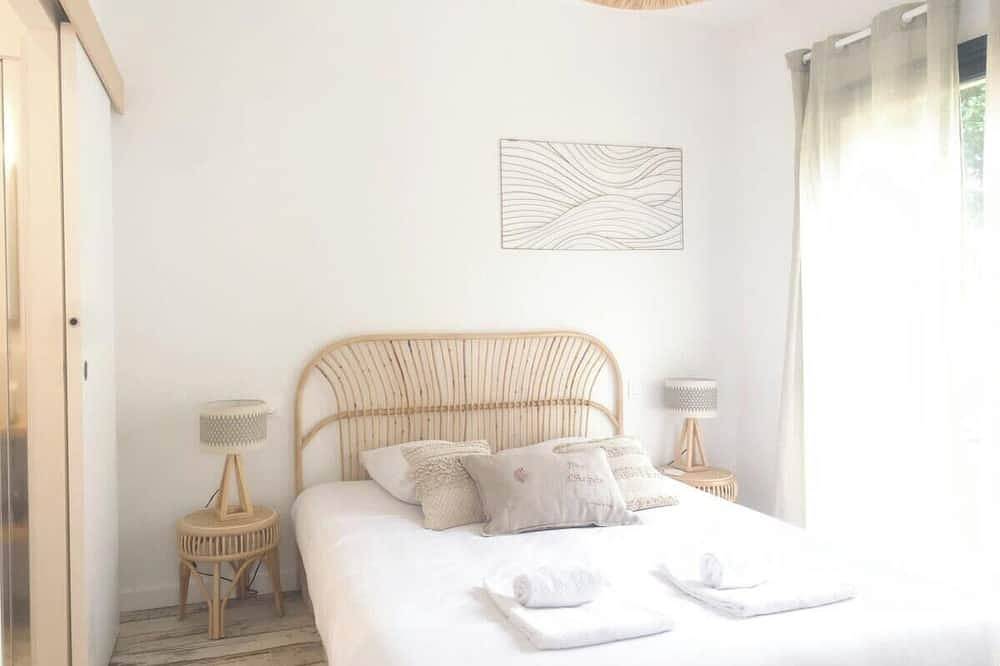 Cabane De Brice in Ares with pool in Arès, Arcachon region