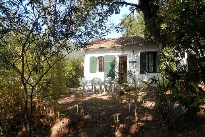 Villa für 6 Personen, mit Terrasse und Garten