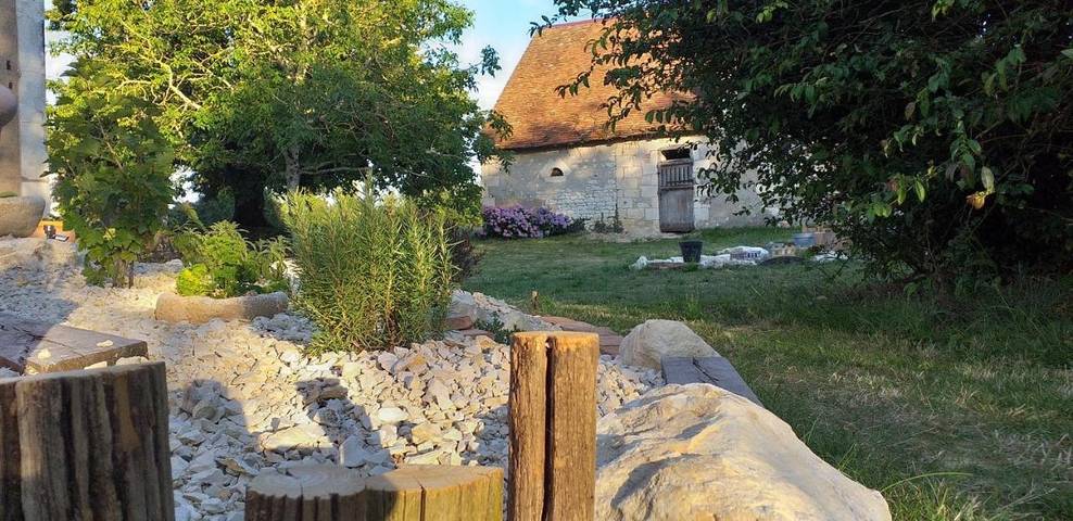 Chambre d’hôte pour 5 personnes, avec Jacuzzi et Terrasse ainsi que Jardin et Vue à Luçay-le-Mâle