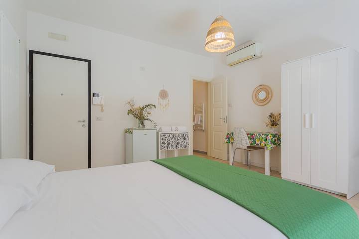 Ganze Ferienwohnung, Palazzo San Rocco - Green Room in Bari, Bari Provinz