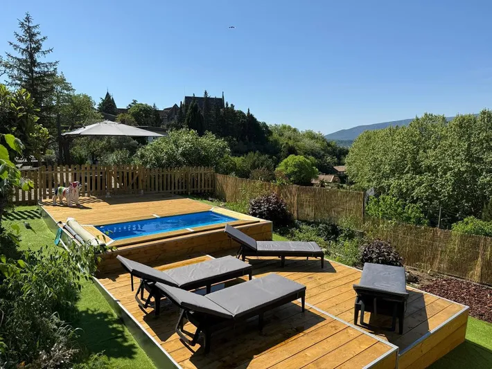 Villa pour 4 personnes, avec bassin pour enfant et vue ainsi que jardin et piscine - 1