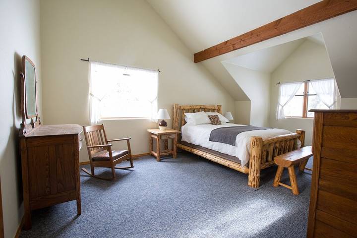 Vacation rental for 11 people, with terrace and yard in Flathead Lake