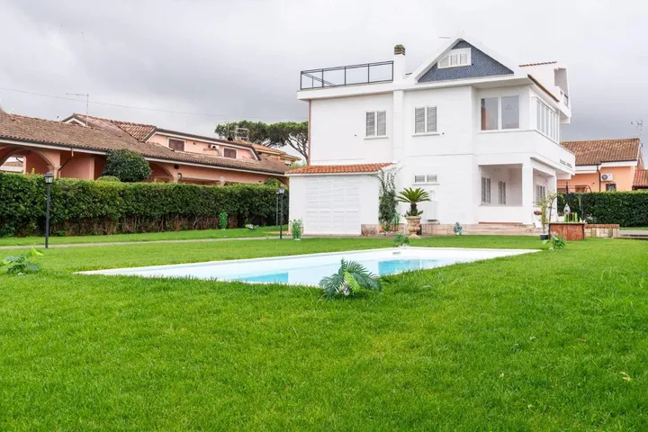 Villa per 13 persone, con piscina e giardino, con animali domestici - 1