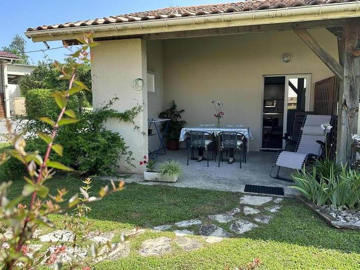 Gîte pour 2 personnes, avec Terrasse ainsi que Jardin et Vue