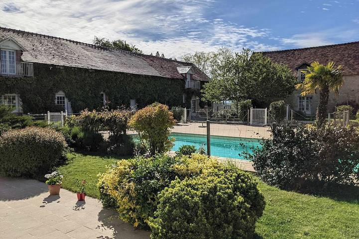 Location de vacances pour 10 personnes, avec Balcon et Jacuzzi ainsi que Jardin et Piscine à Averdon