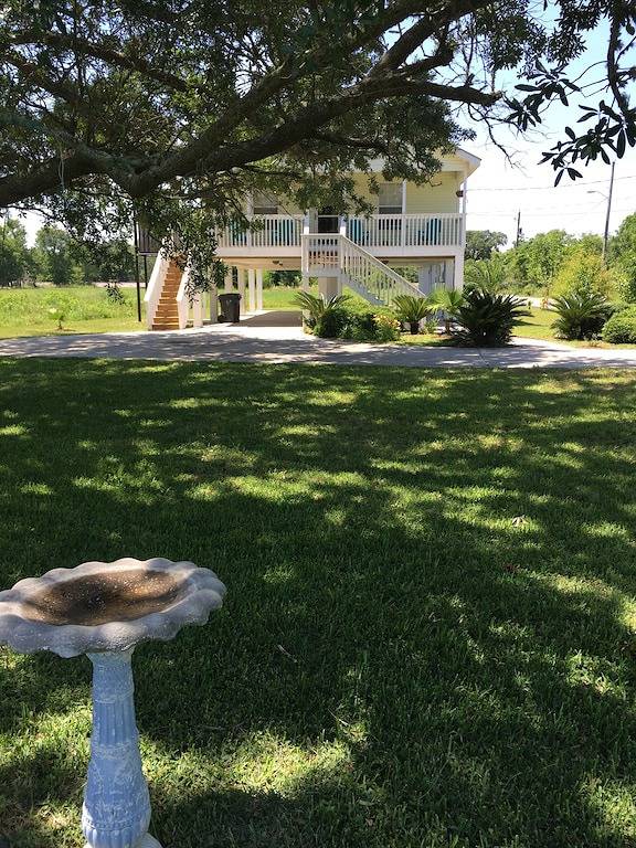 Vacation rental for 6 people, with yard in Mississippi Gulf Coast