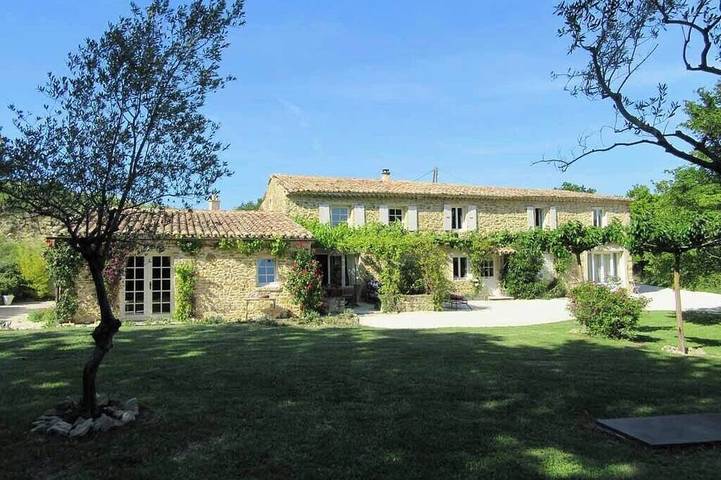 Agriturismo pour 10 personnes, avec jardin à Roche-Saint-Secret-Béconne