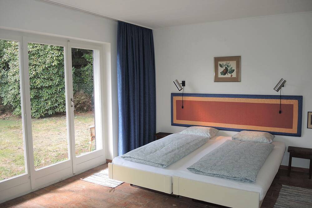 Ferienhaus mit Aussenpool und Blick auf den See, verspricht Ruhe und Privatsphär in Porta (Brissago), Brissago